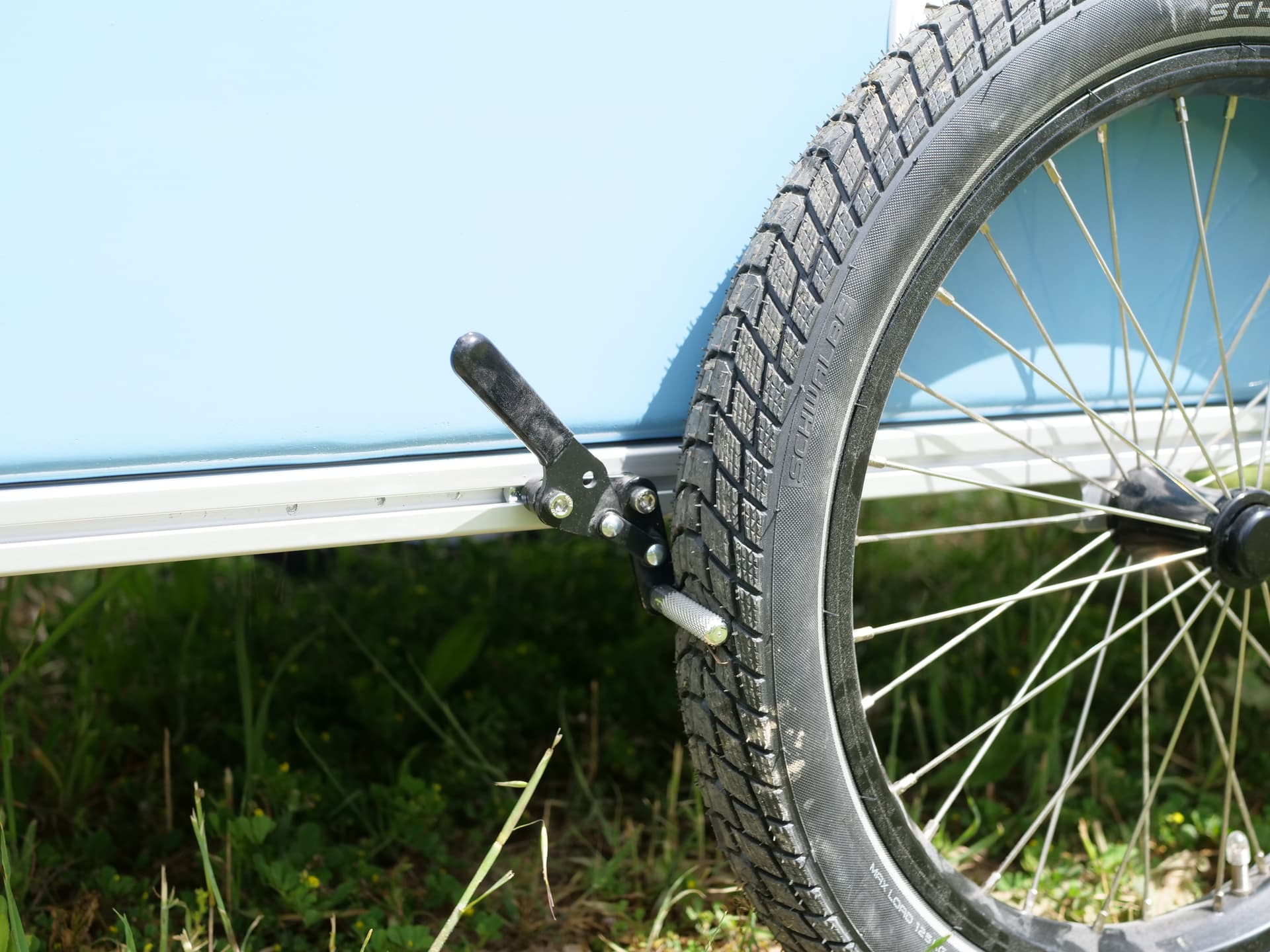 /bike-camper/bento/parkingBrake.JPG